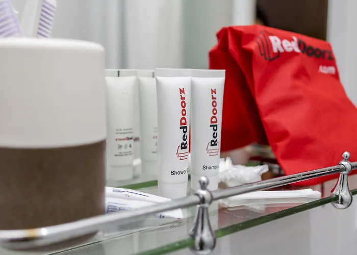 RedDoorz Plus @ Catania Soma Rajawali Palembang